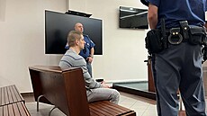 Ob�alovaný Roland K. p�ed soudem v Liberci (3. února 2026)