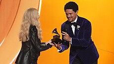 Cher p�ebírá Grammy za celo�ivotní p�ínos (Los Angeles, 1. února 2026).