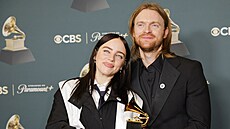 Billie Eilish a Finneas s Grammy za píse� roku (Los Angeles, 1. února 2026)