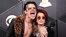 Yungblud a Sharon Osbourne na cenách Grammy (1. února 2026, Los Angeles).