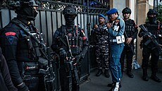 Ve �kole v Jakart� vybuchly bomby, které zde nastra�il sedmnáctiletý p�íznivec...