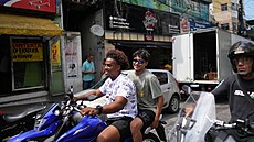 Ve favelách je �ivot autentický, to je, co turisty na zá�itku láká. (2. února...