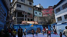 Turisté si ob�as zahrají s místními i fotbal. (2. února 2025).