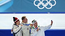 Zlatý medailista Sander Eitrem z norského týmu, st�íbrný medailista Metod�j...