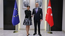 Turecký ministr zahrani�í Hakan Fidan p�ivítal v Anka�e eurokomisa�ku pro...