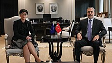 Turecký ministr zahrani�í Hakan Fidan p�ivítal v Anka�e eurokomisa�ku pro...