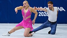 Natálie Taschlerová a Filip Taschler vystupují v sout�i rytmických tanc� na...