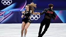 Kate�ina Mrázková a Daniel Mrázek vystupují v sout�i rytmických tanc� na...