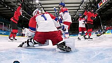 Julia Goslingová slaví pátý gól kanadského týmu b�hem zápasu proti �esku na...