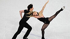 Emilea Zingasová a Vadym Kolesnik z USA vystupují v sout�i rytmických tanc� na...