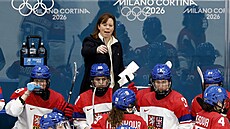 �eský tým s trenérkou Carlou Macleodovou b�hem zápasu proti Kanad� na zimních...