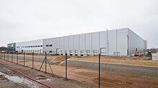 Rozestav�ná skladovací hala mezi Opatovicemi nad Labem a �eperkou. (6. února...