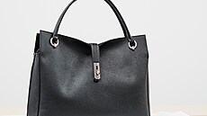 Kabelka japonské premiérky Sanaa Takai�iové se stala módním symbolem. (6....