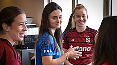 Momentka z akce FA�R k �enskému lize. Zleva: Stárová, Hlouchová, Pochmanová.