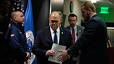 Tom Homan, poradce Bílého domu pro otázky hranic, po�ádá tiskovou konferenci ve...