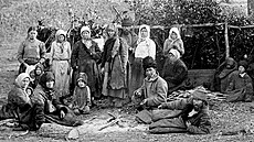 Rusko na za�átku 20. století. N�kte�í delegáti p�ijí�d�li do Prahy ve vysokých...