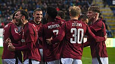 Spar�anská radost ve Zlín�, vlevo Andrew Irving. Posila z Premier League...