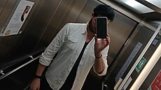 Zrcadla ve výtazích nejsou jen kv�li make-upu �i selfie.