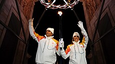 Deborah Compagnoniová a Alberto Tomba b�hem zahájení olympijské her v Milán�