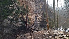 V Moravském krasu se z�ítila skála na cestu Pustým �lebem. (6. února 2026)