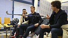 Jakub Flek v debat� s Romanem �ervenkou (uprost�ed) a Luká�em Sedlákem p�ed...