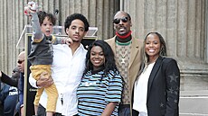 Snoop Dogg s man�elkou, synem Julianem, dcerou Cori a vnukem Zionem