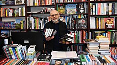 �e�icha potvrdil, �e uzav�ením provozovny jeho knihkupecká �innost definitivn�...