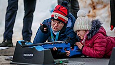 Náv�t�vníci si vyzkou�ejí i st�elbu na biatlonové st�elnici (6. února 2026).