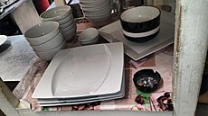 O tom, �e si personál podniku ned�lal s p�edpisy velkou hlavu, sv�d�í popelník...