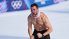 Raku�an Benjamin Karl slaví zisk zlaté medaile ve finále paralelního ob�ího...