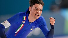 Riccardo Lorello z Itálie v závod� mu�� na 5 000 metr� v rychlobruslení na...