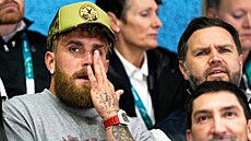 Americký viceprezident J. D. Vance a influencer Jake Paul na zimních...