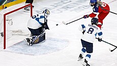 Tereza Pisteková st�ílí úvodní gól b�hem zápasu �en v ledním hokeji mezi �eskem...