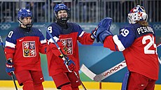 Tereza Pi�t�ková oslavuje sv�j úvodní gól spolu s branká�kou (8. února 2026)