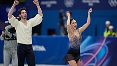 Sara Contiová a Niccolo Macii z Itálie po svém výkonu na sout�i pár� v...