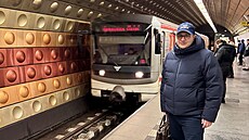 Bývalý ministr zahrani�í Jan Lipavský se vyfotil cestou v pra�ské MHD.