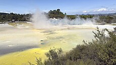Termální prameny ve Waiotapu na Novém Zélandu