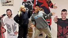 Sourozenci Taschlerovi si p�ed odletem do Milána vyzvedli olympijskou kolekci.