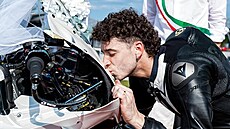 Stáj Aprilia oznámila prodlou�ení kontraktu s Marcem Bezzecchim opravdu...