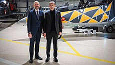 Andrej Babi� nav�tívil výrobní závod spole�nosti Aero Vodochody v Odolen� Vod�....