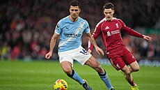 Souboj zálo�ník�. Rodri z Manchesteru City si kryje mí� p�ed Florian Wirtzem z...