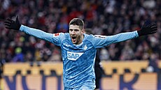 Úto�ník Hoffenheimu Andrej Kramari� slaví gól v utkání s Bayerneme.