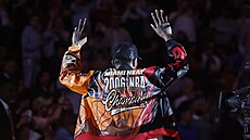 Miami Heat si p�ipomínají titul v NBA v roce 2006, s fandy zdraví Udonis Haslem.