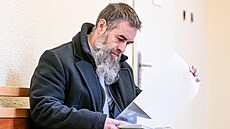 Bývalý prezident�v �idi� Vojt�ch Kopp u Okresního soudu v Náchod� (3. února...