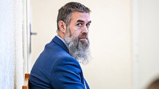 Bývalý prezident�v �idi� Vojt�ch Kopp u Okresního soudu v Náchod� (3. února...