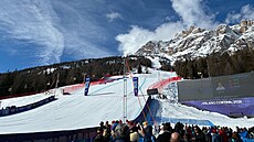 Olympijský sjezd �en v Cortin� doprovází nádherné po�así.