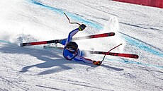 Pád Francouze Maxence Muzatona p�i olympijském sjezdu v Bormiu.
