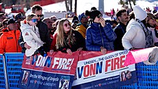 Ameri�tí fanou�ci jako by nemohli uv��it, �e Lindsey Vonnová olympijský sjezd...