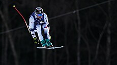 Jan Zabyst�an letí olympijskou sjezdovkou v Bormiu.