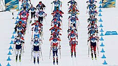 Start �enského skiatlonu na olympijských hrách.